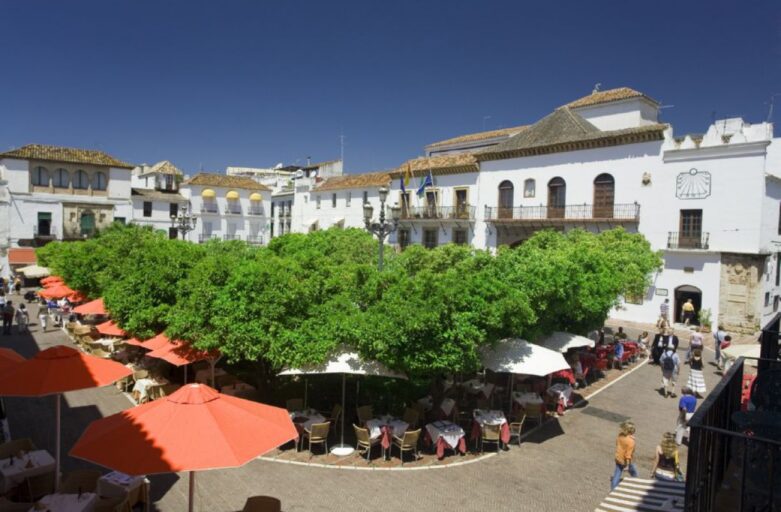 Marbella town hall building closes for refubishment and offices are relocated